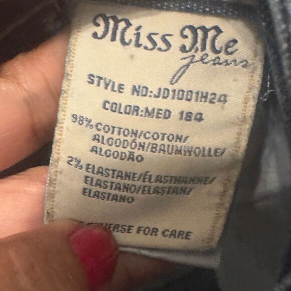 Miss Me Denim Shorts - Picture 5 of 5